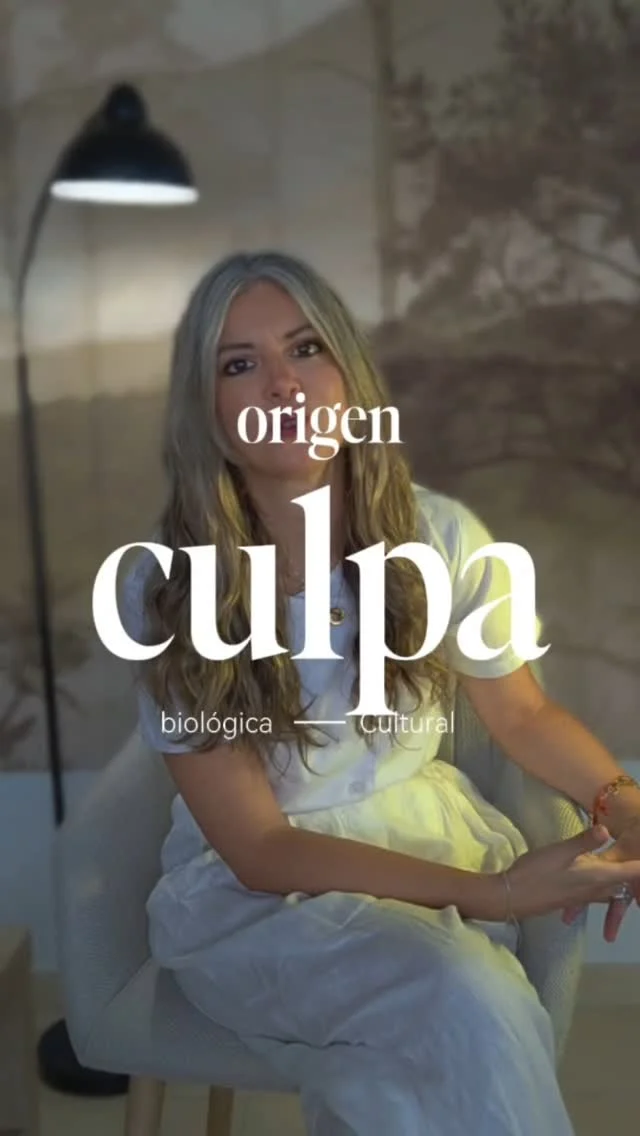 ¿La culpa es biológica o cultural? 🧠💥
Lo veo una y otra vez en consulta: mujeres que lo dan todo, pero que cuando llega el momento de cuidarse... aparece la culpa.
👩‍🦰 “¿Y si soy egoísta?”
👩🏽 “¿Y si molesto?”
👩🏼 “¿Y si dejo de ser ‘útil’ para los demás?”

 Porque no basta con saber qué comer si emocionalmente no te das permiso para elegirte. ✨

🌀 ¿Tú cómo lo ves? ¿Crees que esa culpa viene de dentro o nos la han ido metiendo generación tras generación?

👉 Te leo en comentarios. ¿Qué es eso que te cuesta hacer sin sentirte mal después? ¿Qué parte de cuidarte te hace sentir egoísta?

💬 Abramos conversación entre nosotras. Porque la salud holística también es emocional, y en consulta trabajamos ese permiso interno para ponerte como prioridad, sin culpa.

Si este reel te resuena, antepones todo, o encuentras la excusa en todo para no empezar a cuidarte, mi espacio está abierto para ti 💚
Reserva tu sesión y empezamos desde dentro hacia fuera.

Seguimos cuidando cuerpo & alma 💛

#SaludHolística #DietistaPNI #AcupunturaIntegrativa #Psiconeuroinmunología #MujeresQueSanamos #EmociónyCuerpo #AutocuidadoSinCulpa #ConsultaIntegrativa #CulpaFemenina #PNIEmocional #BienestarFemenino #CuidarmeNoEsEgoísmo #PNIClínica
